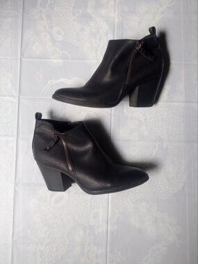 Universal Thread Black Faux Leather Boots Women's 8.5
